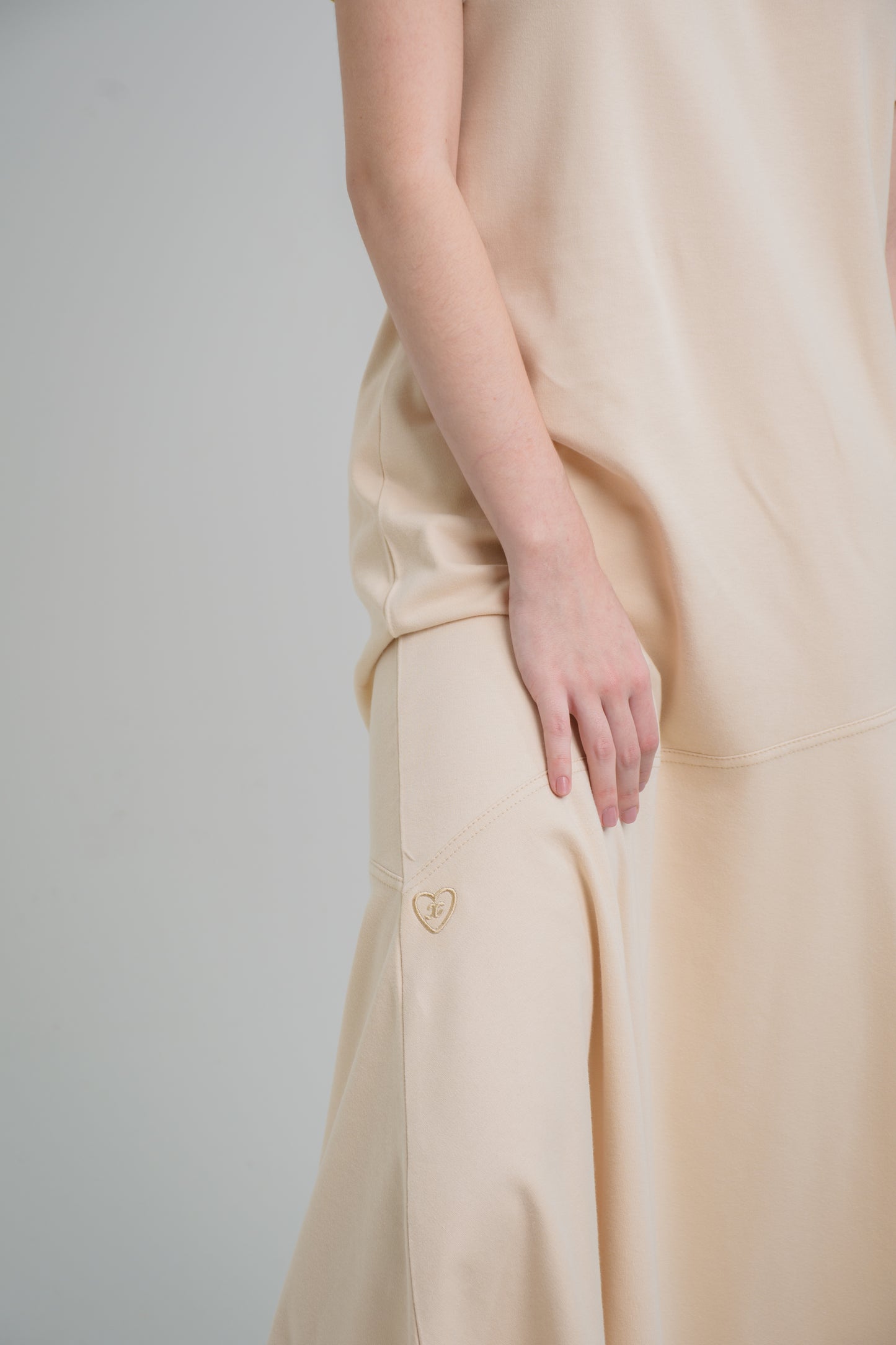 Vestido Caudal Beige